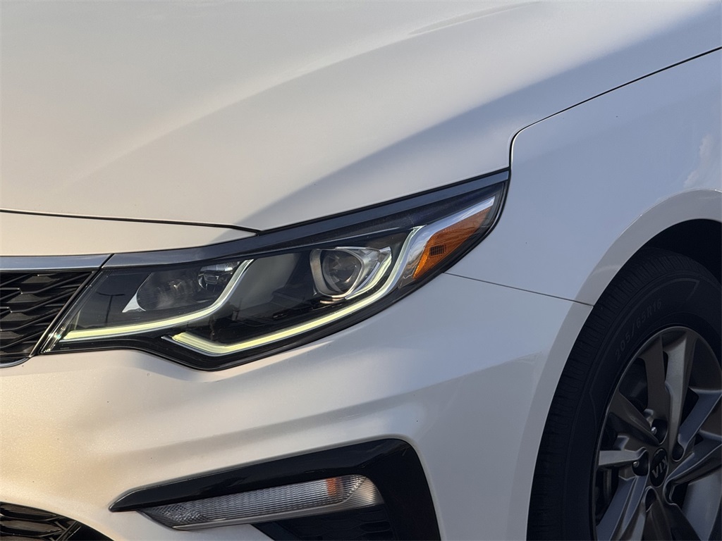 2019 Kia Optima LX White at Community Kia