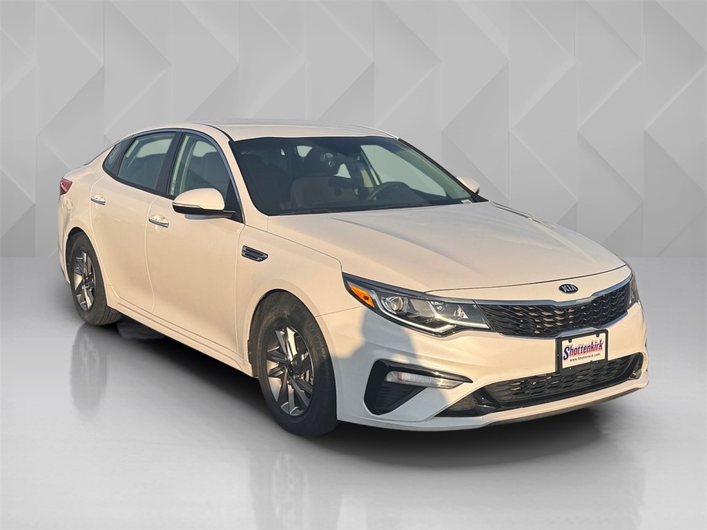 2019 Kia Optima LX White at Community Kia