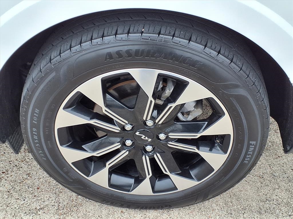 2024 Kia Carnival EX White at Toyota of Victoria