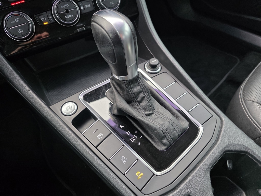 2019 Volkswagen Jetta SEL Premium White at Mac Haik CDJR North Houston