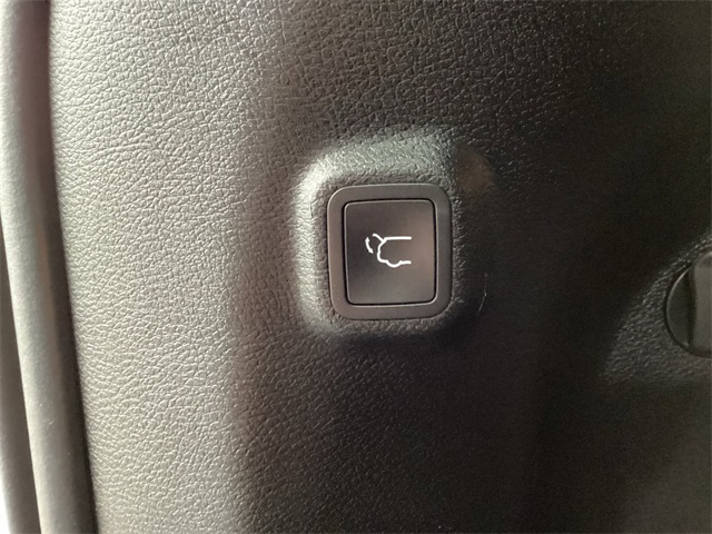 Used Car 2023 Jeep Cherokee  Altitude For Sale Under $25,000 In San Antonio, Texas