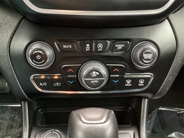 Used Car 2023 Jeep Cherokee  Altitude For Sale Under $25,000 In San Antonio, Texas