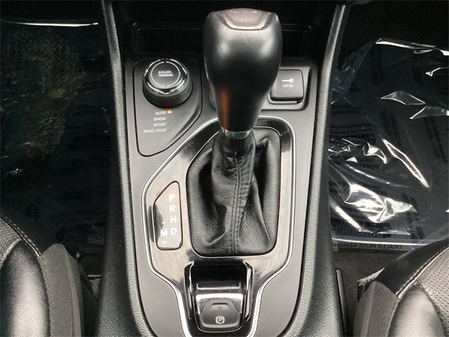 Used Car 2023 Jeep Cherokee  Altitude For Sale Under $25,000 In San Antonio, Texas