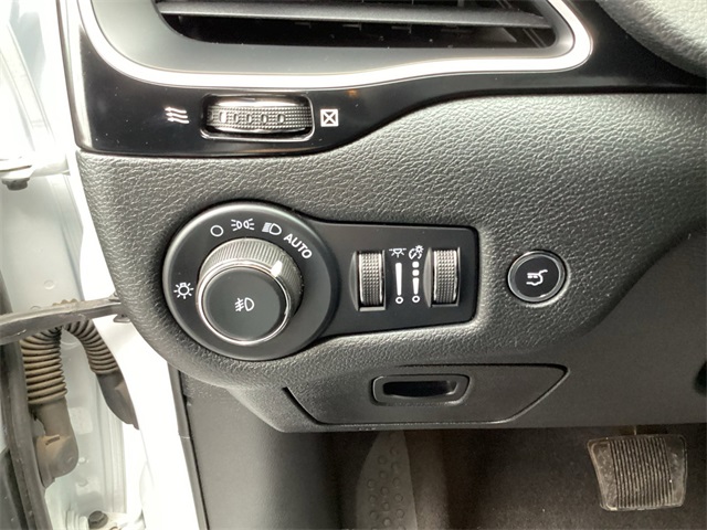 Used Car 2023 Jeep Cherokee  Altitude For Sale Under $25,000 In San Antonio, Texas