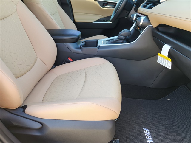 2025 Toyota RAV4 XLE - 9