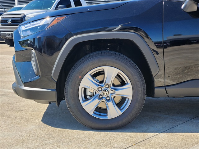 2025 Toyota RAV4 XLE - 5