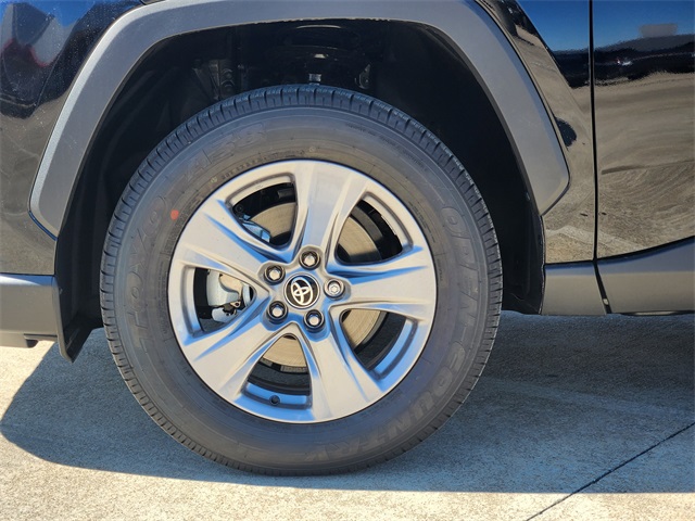 2025 Toyota RAV4 XLE - 6