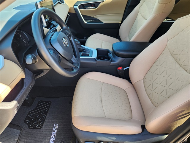 2025 Toyota RAV4 XLE - 8