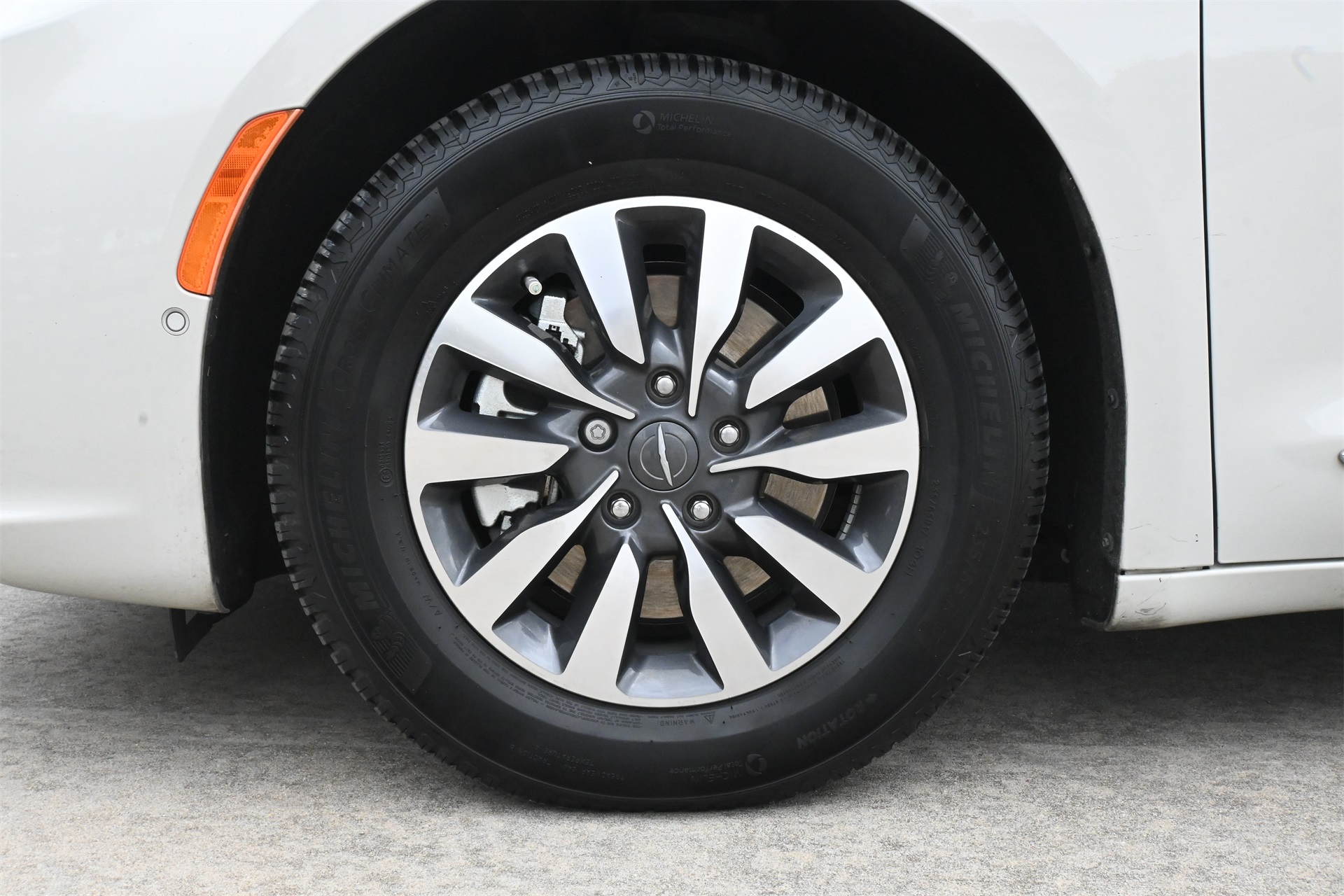 2021 Chrysler Pacifica Hybrid Limited White at Shottenkirk Kia Fort Bend