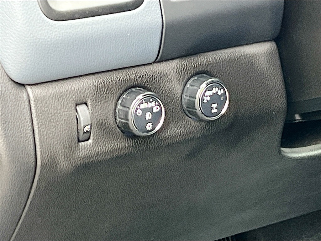 2022 Chevrolet Colorado Z71 White at Legacy Ford