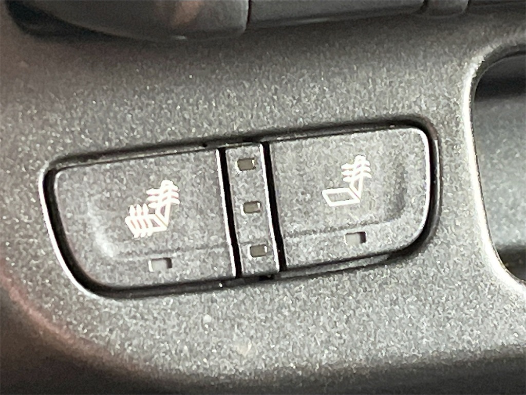 2022 Chevrolet Colorado Z71 White at Legacy Ford