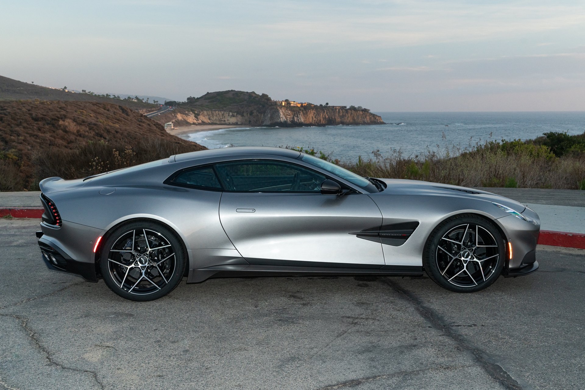 Aston Martin 2025 Vanquish V12