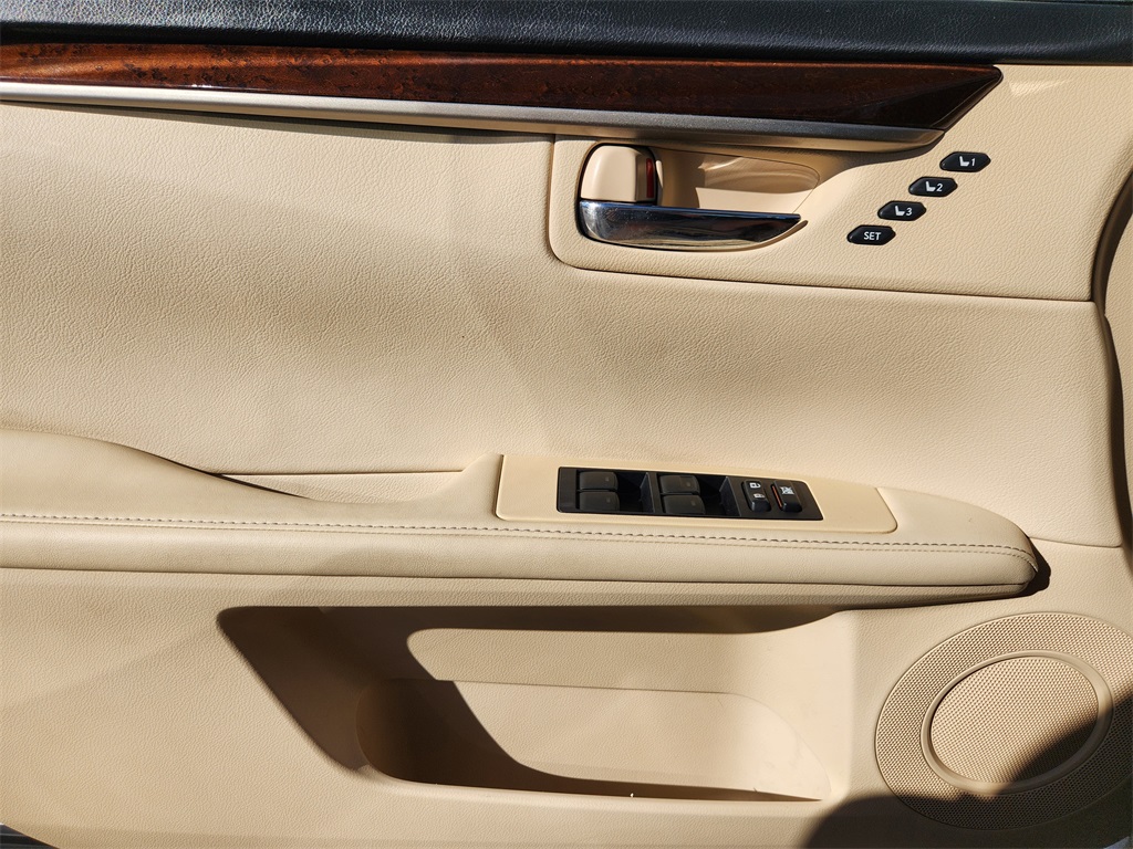 2013 Lexus ES 350  at Monument Chevrolet