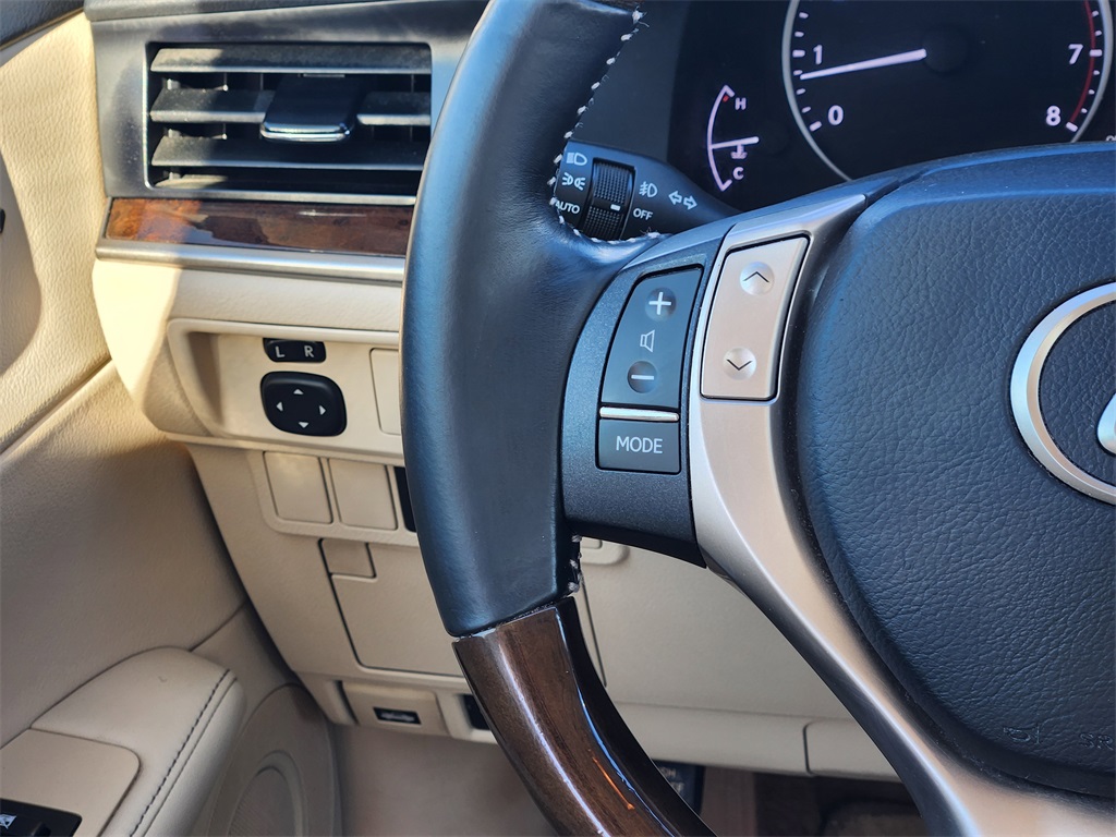 2013 Lexus ES 350  at Monument Chevrolet