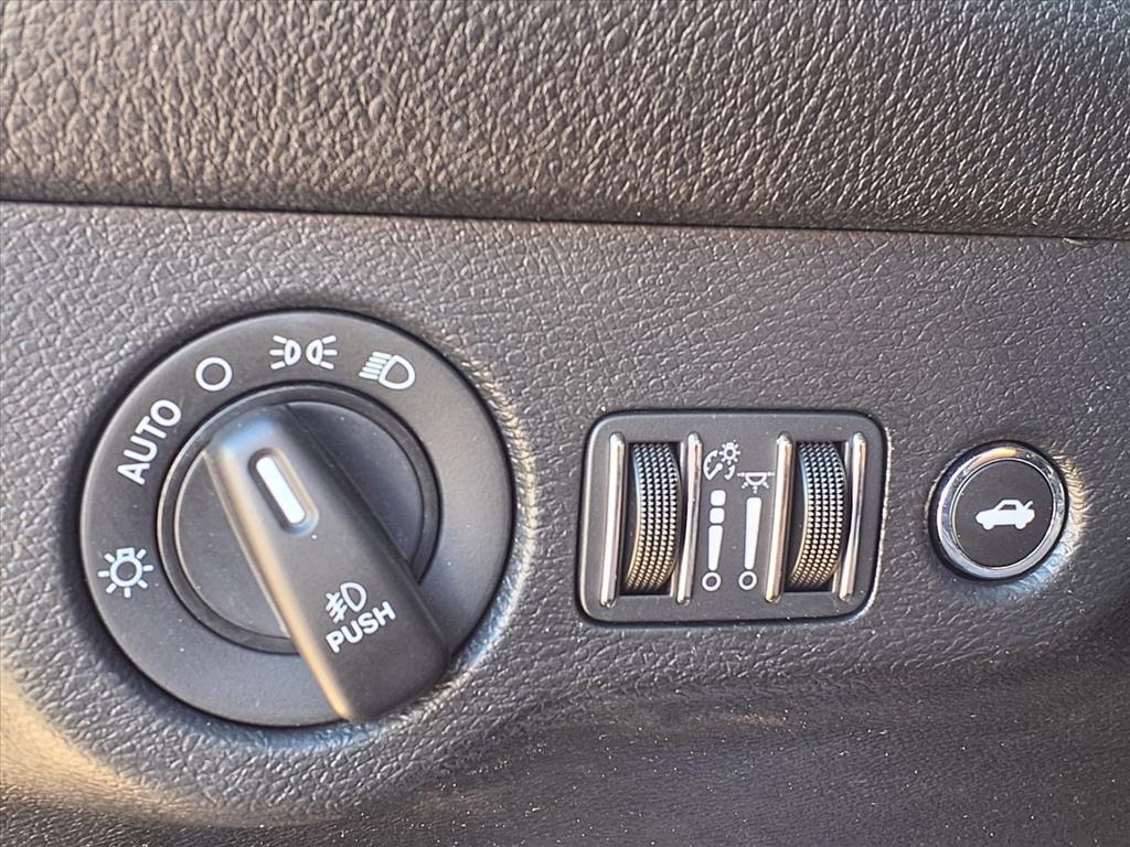 2023 Dodge Challenger SXT - 8