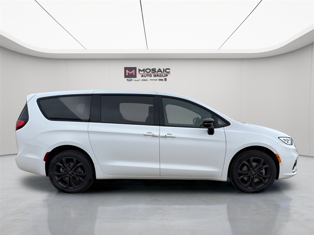 2026 Chrysler Pacifica