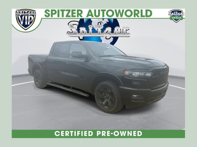 Diamond Black Crystal Pearlcoat 2025 RAM 1500 Pickup Truck Four-Wheel Drive 8-Speed Automatic