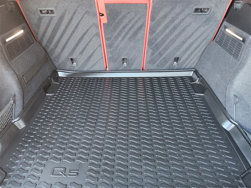 2024 Audi SQ5  Black at River Oaks CDJR