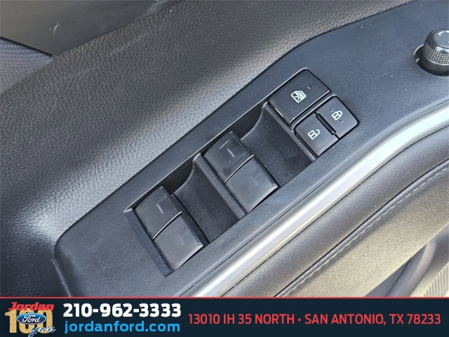 Used Car 2023 Toyota Highlander  Le For Sale Under $35,000 In San Antonio, Texas