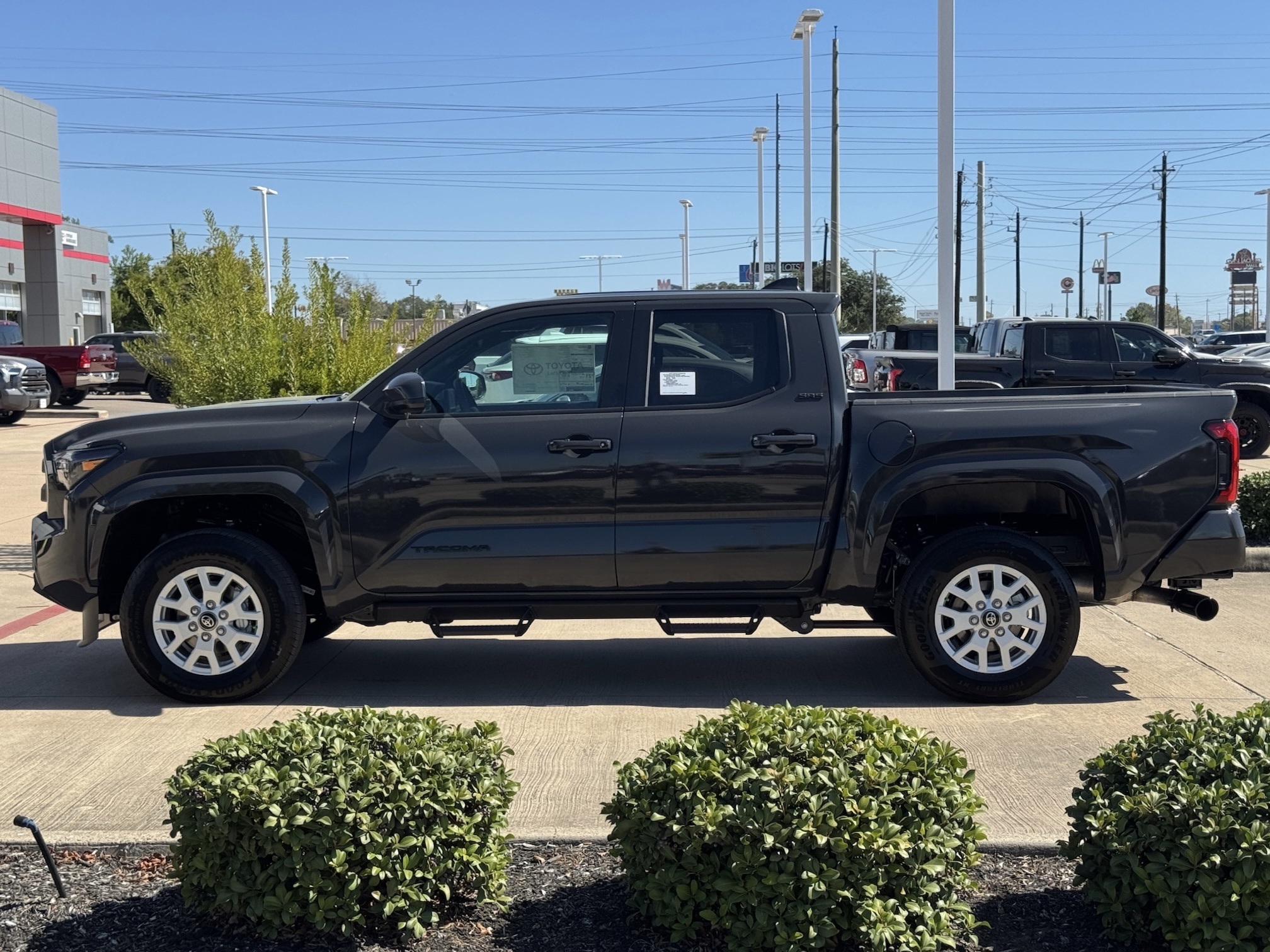 2025 Toyota Tacoma SR5 - 9