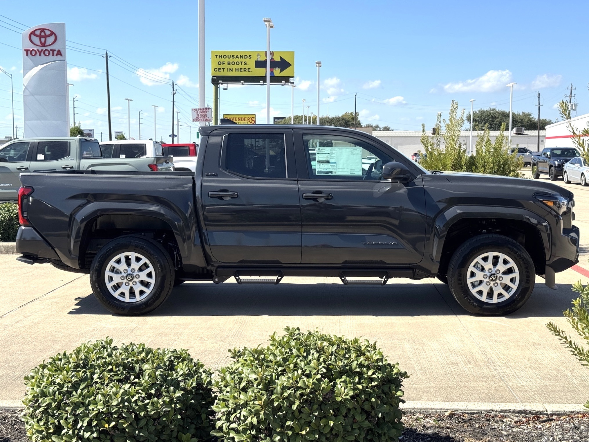 2025 Toyota Tacoma SR5 - 8