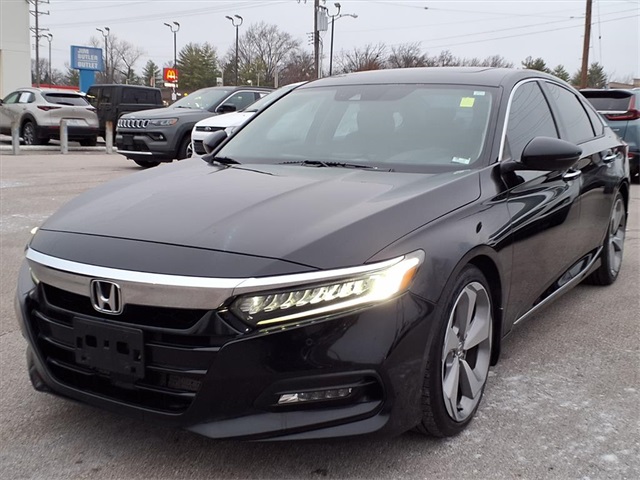 2018 Honda Accord Touring's photo