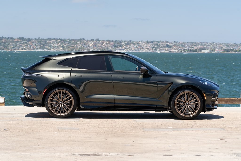 Aston Martin 2025 DBX 707