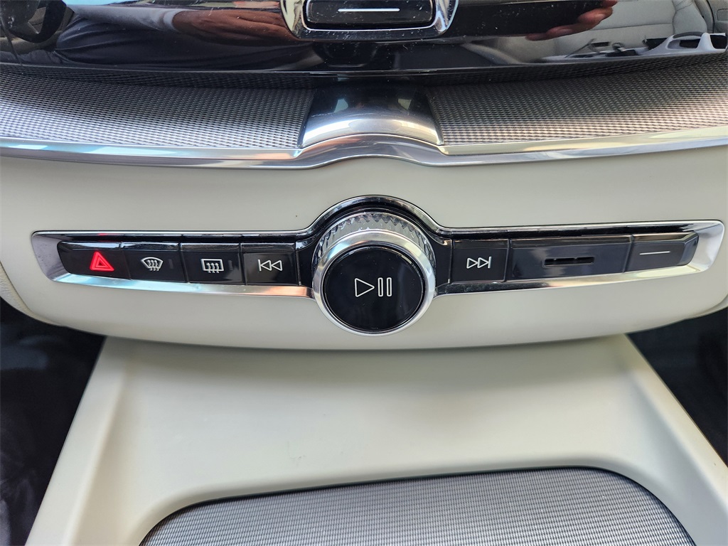 2019 Volvo XC60 T6 Inscription White at Ultimate Motorsports