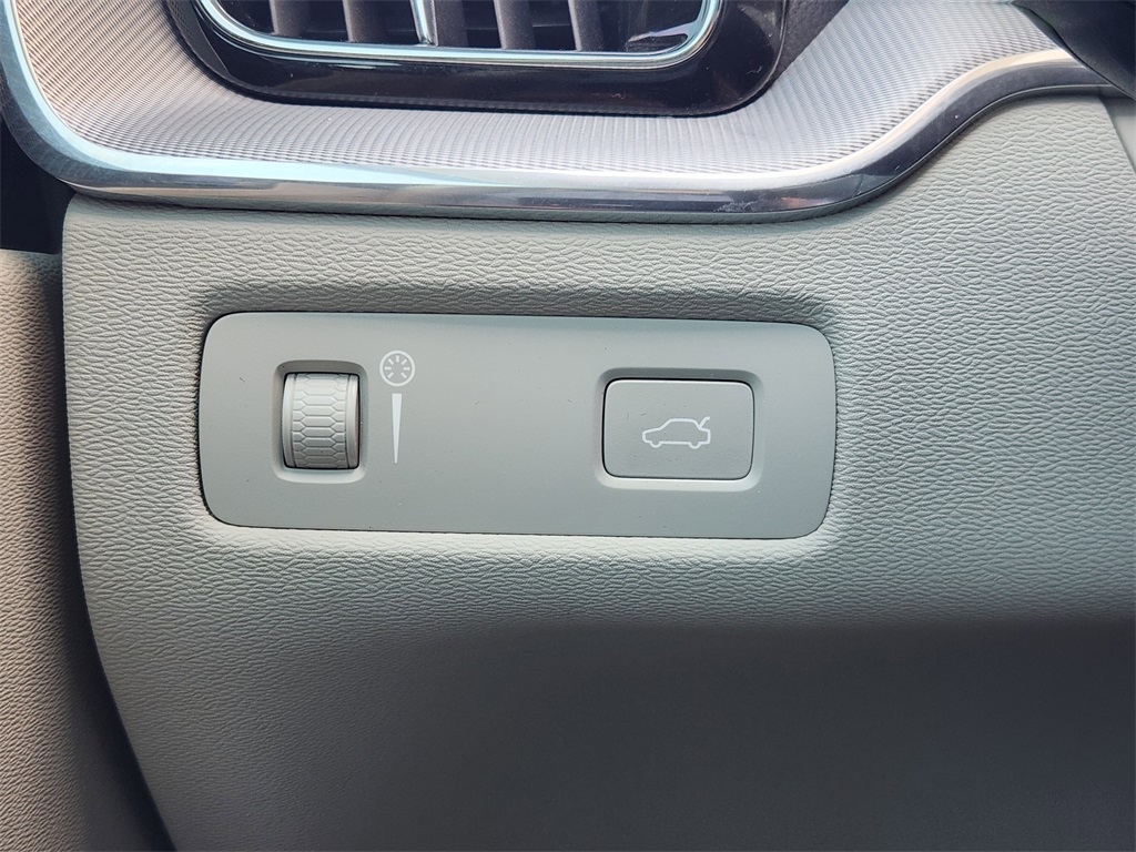 2019 Volvo XC60 T6 Inscription White at Ultimate Motorsports