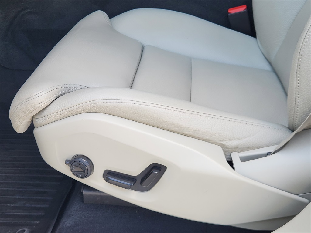 2019 Volvo XC60 T6 Inscription White at Ultimate Motorsports