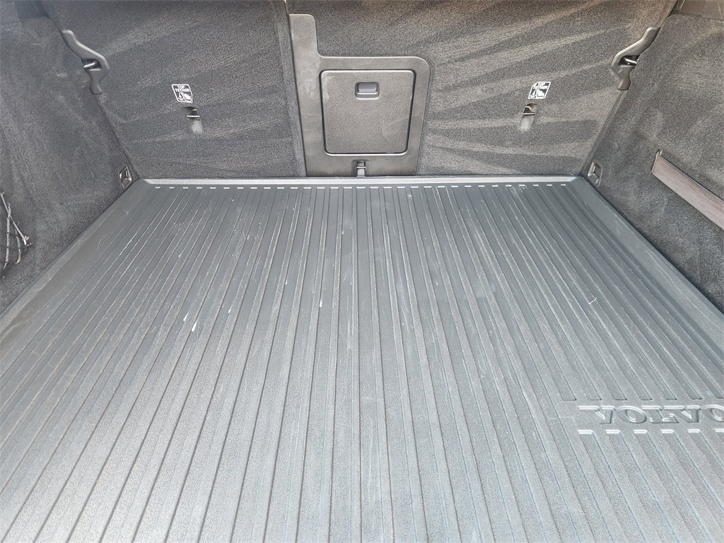 2019 Volvo XC60 T6 Inscription White at Ultimate Motorsports