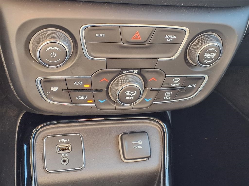 2019 Jeep Compass Altitude White at Mac Haik CDJR North Houston