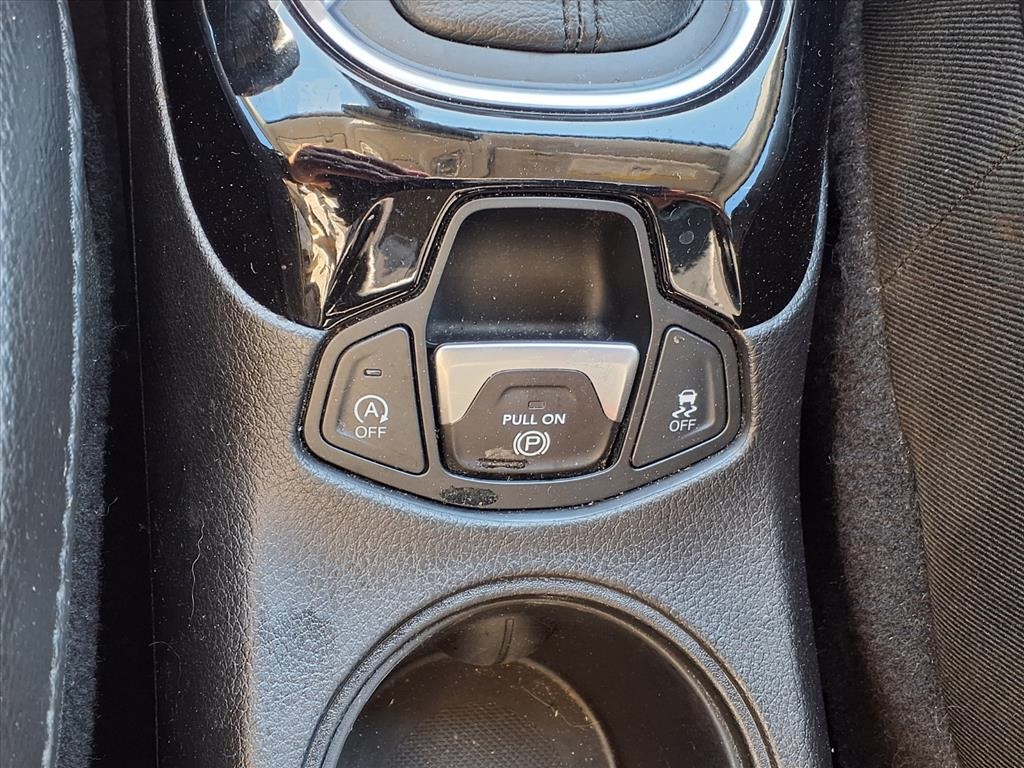 2019 Jeep Compass Altitude White at Mac Haik CDJR North Houston