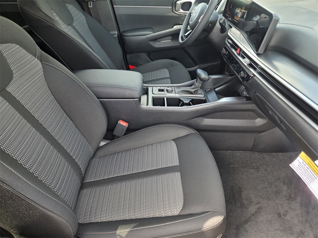 2025 Kia Sorento LX - 9