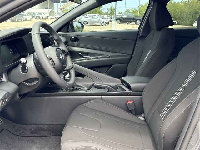 2025 Hyundai Elantra SEL Sport - 11