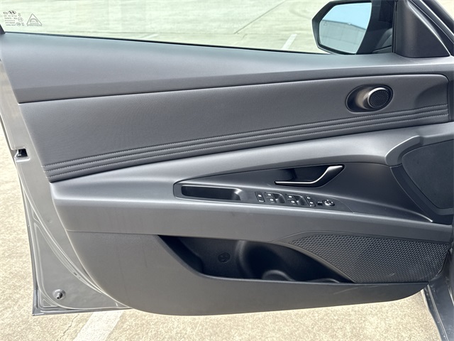 2025 Hyundai Elantra SEL Sport - 8
