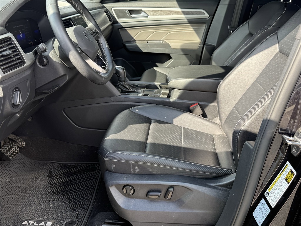 2022 Volkswagen Atlas Cross Sport 2.0T SE w/Technology Black at DeMontrond Ford