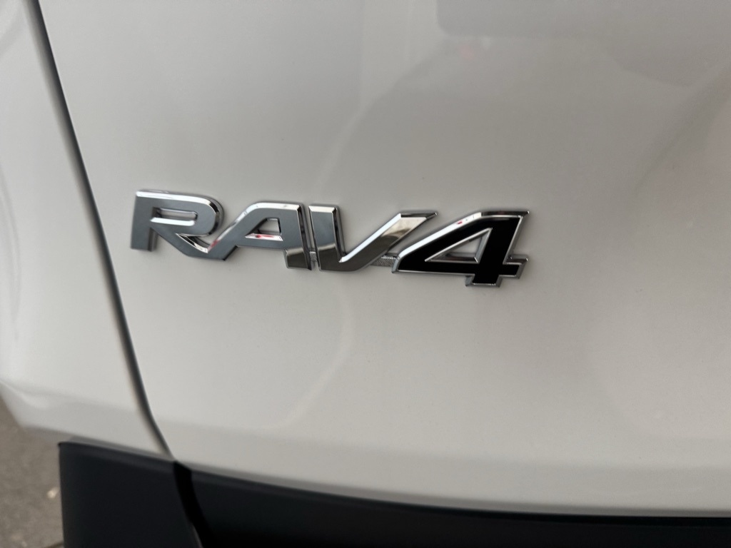 Thumbnail: 2025 Toyota RAV4 - 20