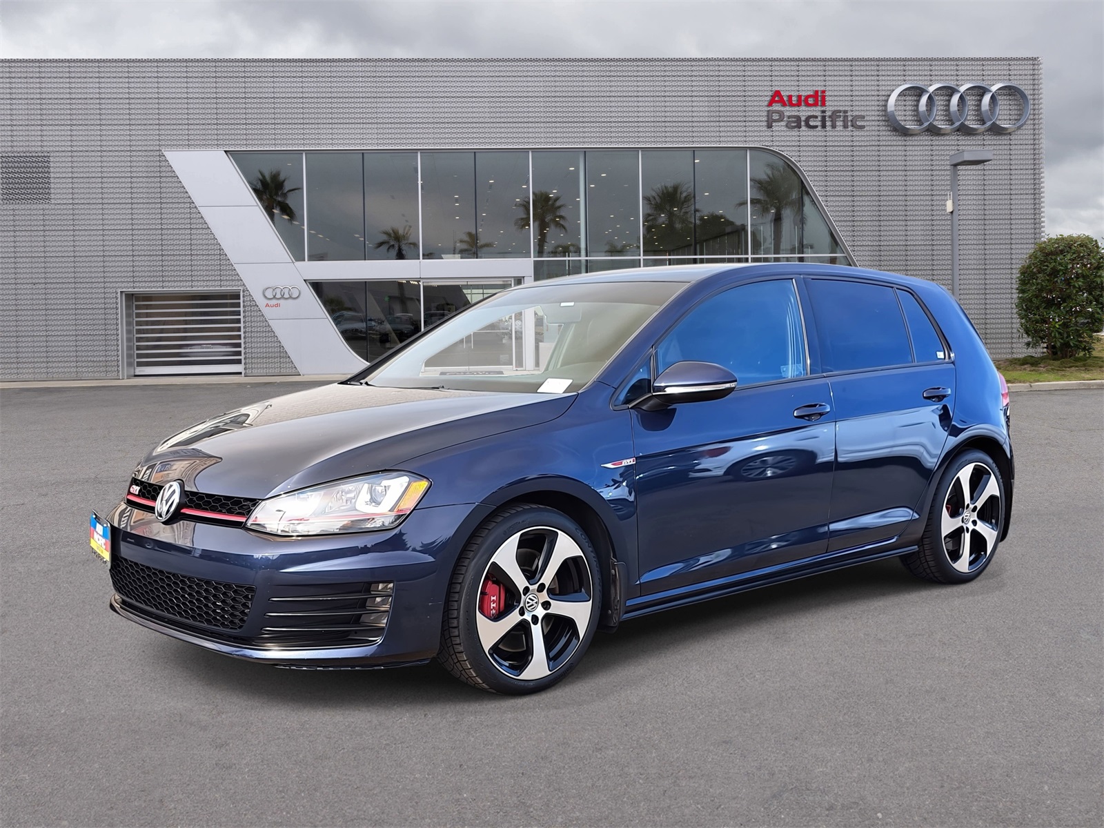 2017 Volkswagen Golf GTI 2.0T SE 4-Door FWD