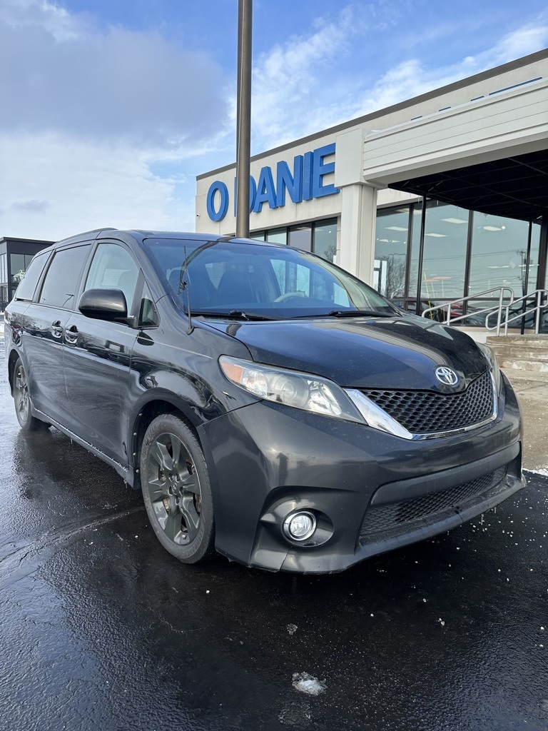 2011 Toyota Sienna SE 8-Passenger