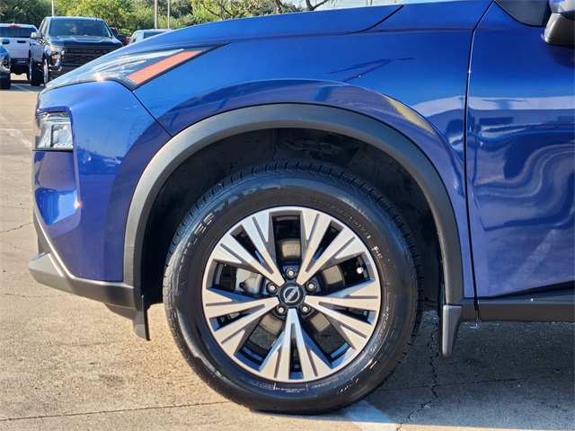 2023 Nissan Rogue SV - 7