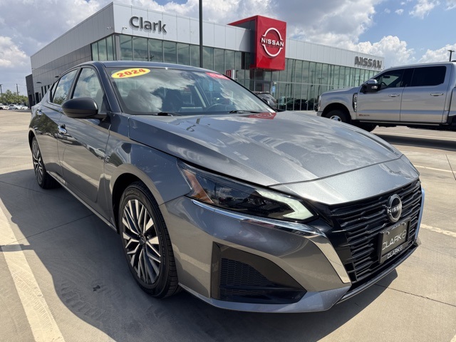 2024 Nissan Altima 2.5 SV photo 2