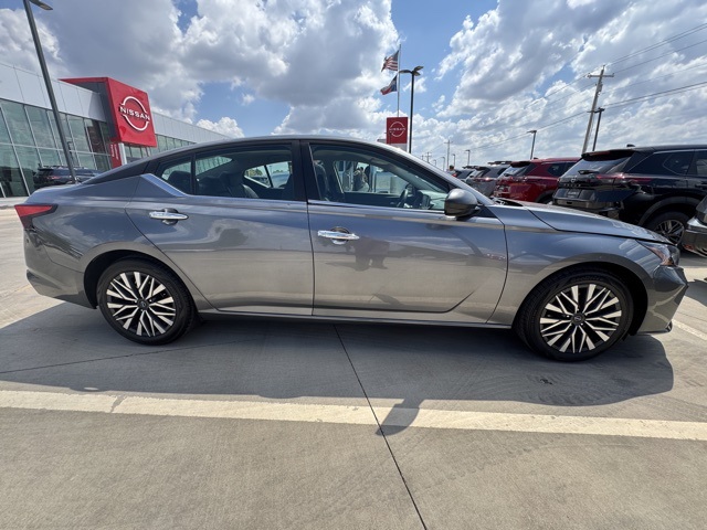 2024 Nissan Altima 2.5 SV photo 6