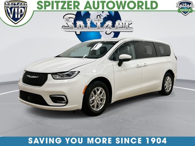 Bright White Clearcoat 2023 Chrysler Pacifica Touring L FWD Minivan Front-Wheel Drive 9-Speed Automatic