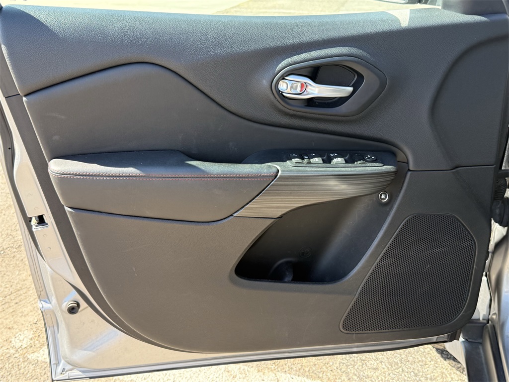 2015 Jeep Cherokee Trailhawk Silver at Durrett Motor Company