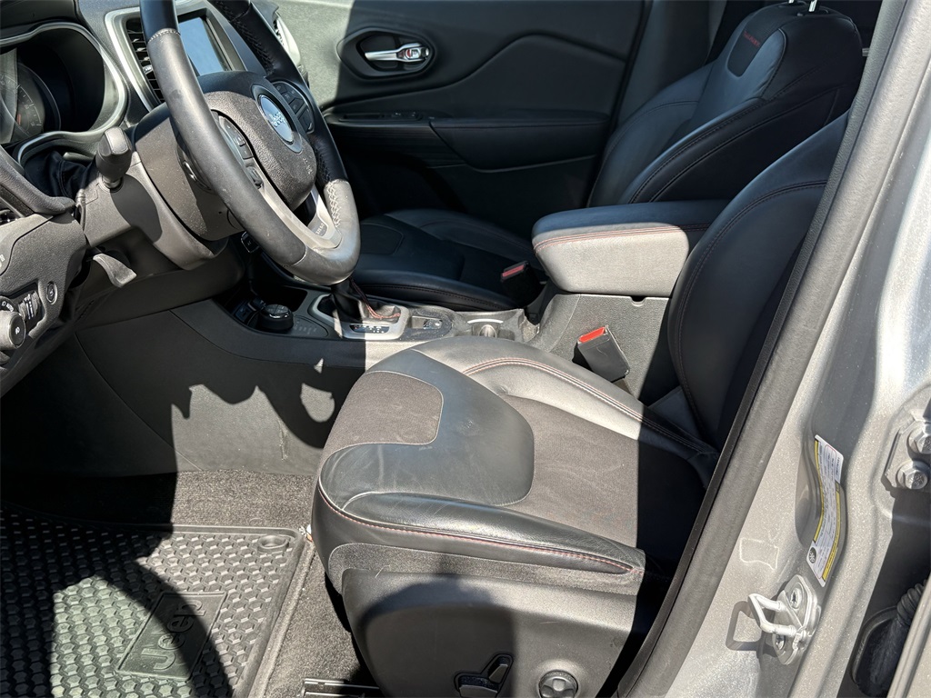 2015 Jeep Cherokee Trailhawk Silver at Durrett Motor Company