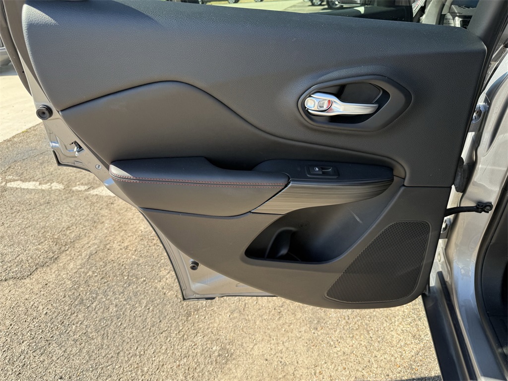 2015 Jeep Cherokee Trailhawk Silver at Durrett Motor Company