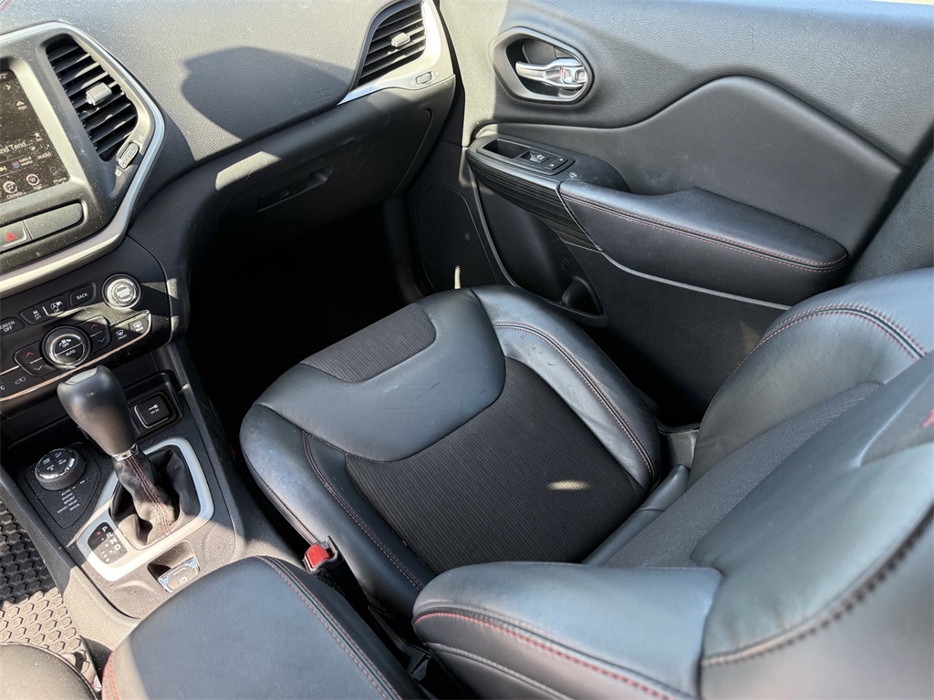 2015 Jeep Cherokee Trailhawk Silver at Durrett Motor Company