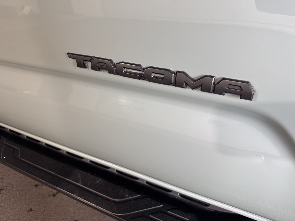 Thumbnail: 2022 Toyota Tacoma - 9