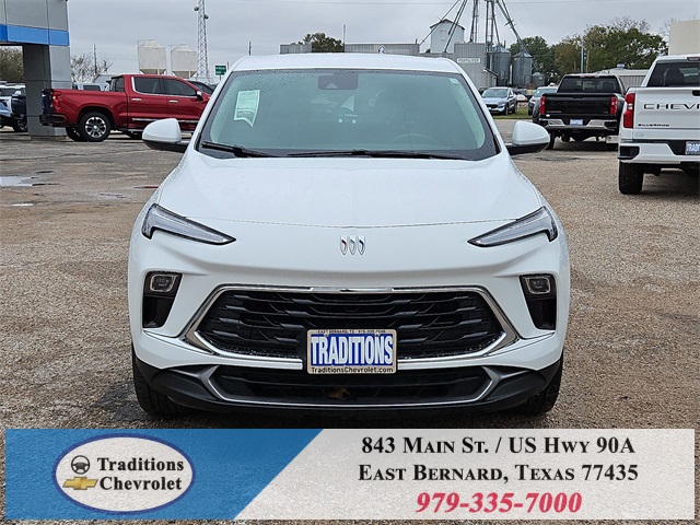 2024 Buick Encore GX Preferred White at Community Kia